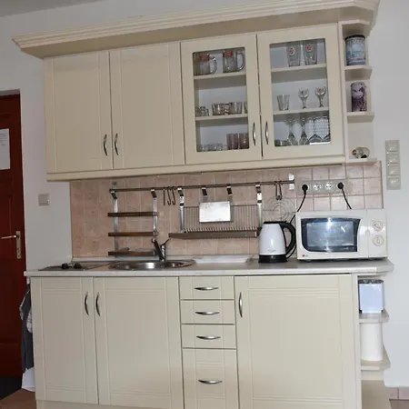 Sari Apartman * שיופוק